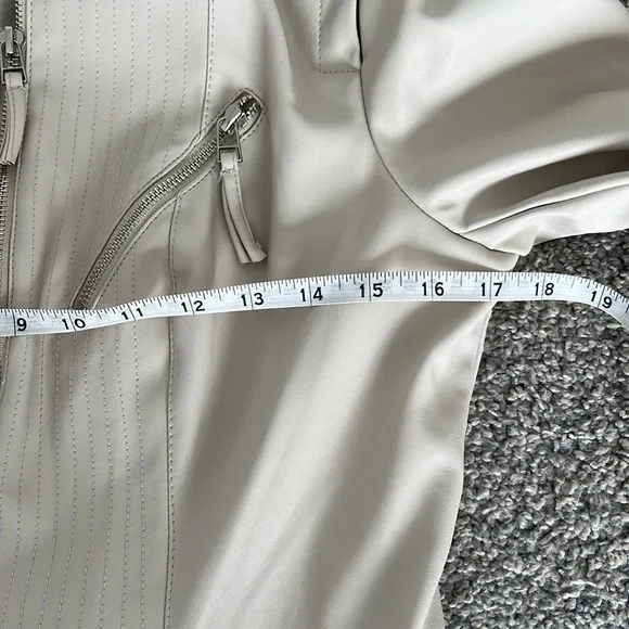Women’s Blank NYC Cream Faux Leather Jacket. Size Medium. - Picture 9 of 10